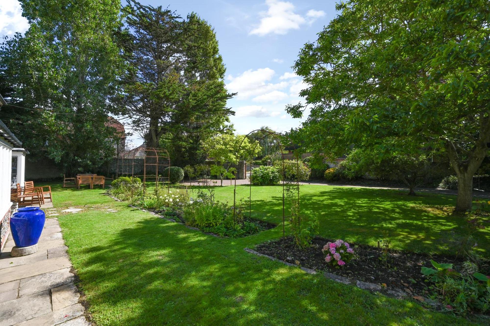Villa Walnut Tree House Rustington Exterior foto